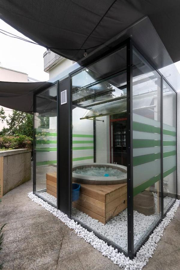 Miami Lovely Romantic Garden With Whirlpool Praga