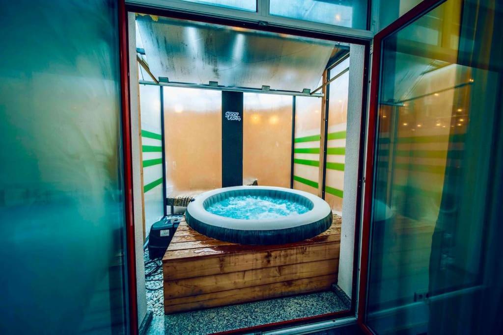 Miami Lovely Romantic Garden With Whirlpool * Praga